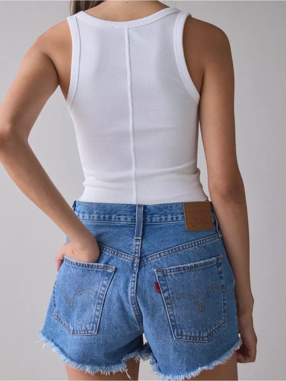 Levi's - 501 Original Denim Shorts in Oxnard, Size 28 - Picture 3 of 6